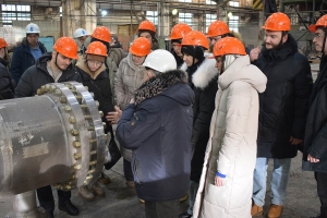 Учащиеся ТюмГУ в гостях у «Курганхиммаша»: экскурсия в мир промышленных технологий. Учащиеся ТюмГУ в гостях у «Курганхиммаша»: экскурсия в мир промышленных технологий.